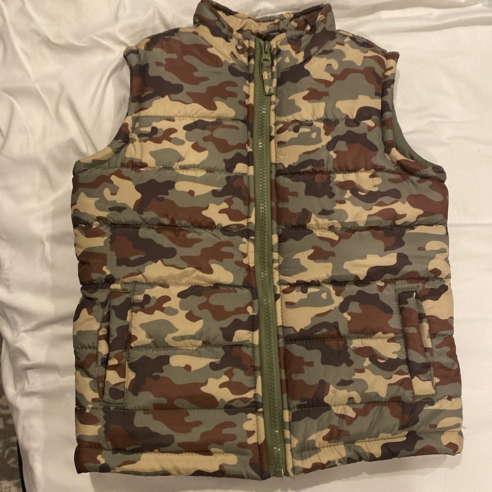 3T Liberty Valor Camo vest for colder weather. GREAT condition